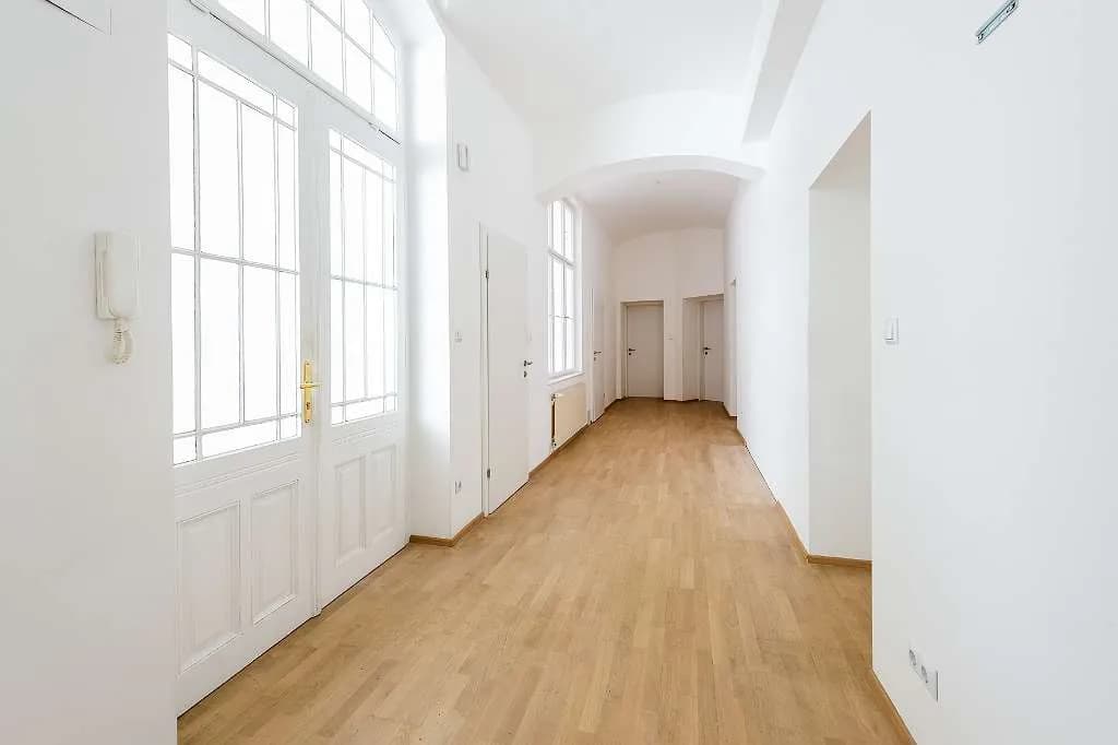 4-Zimmer-Wohnung mieten in Graz – 158 m², € 500 – Bild 1 von 12