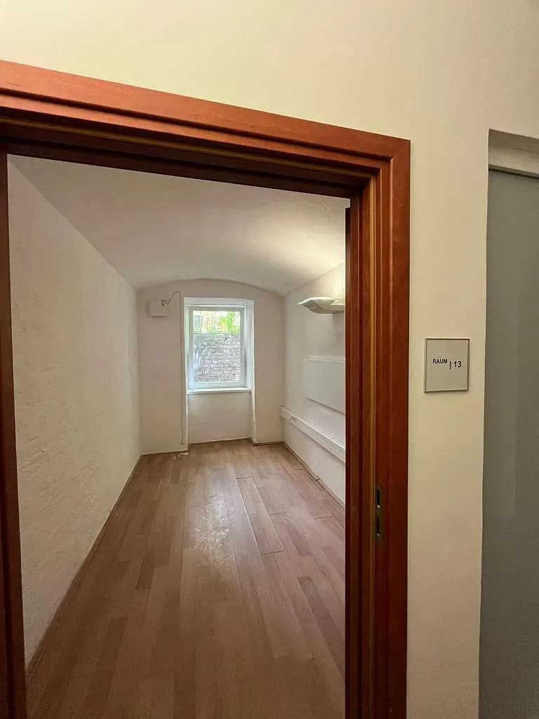 13-Zimmer-Immobilie mieten in Wien – 232 m², € 3.177 – Bild 58 von 60