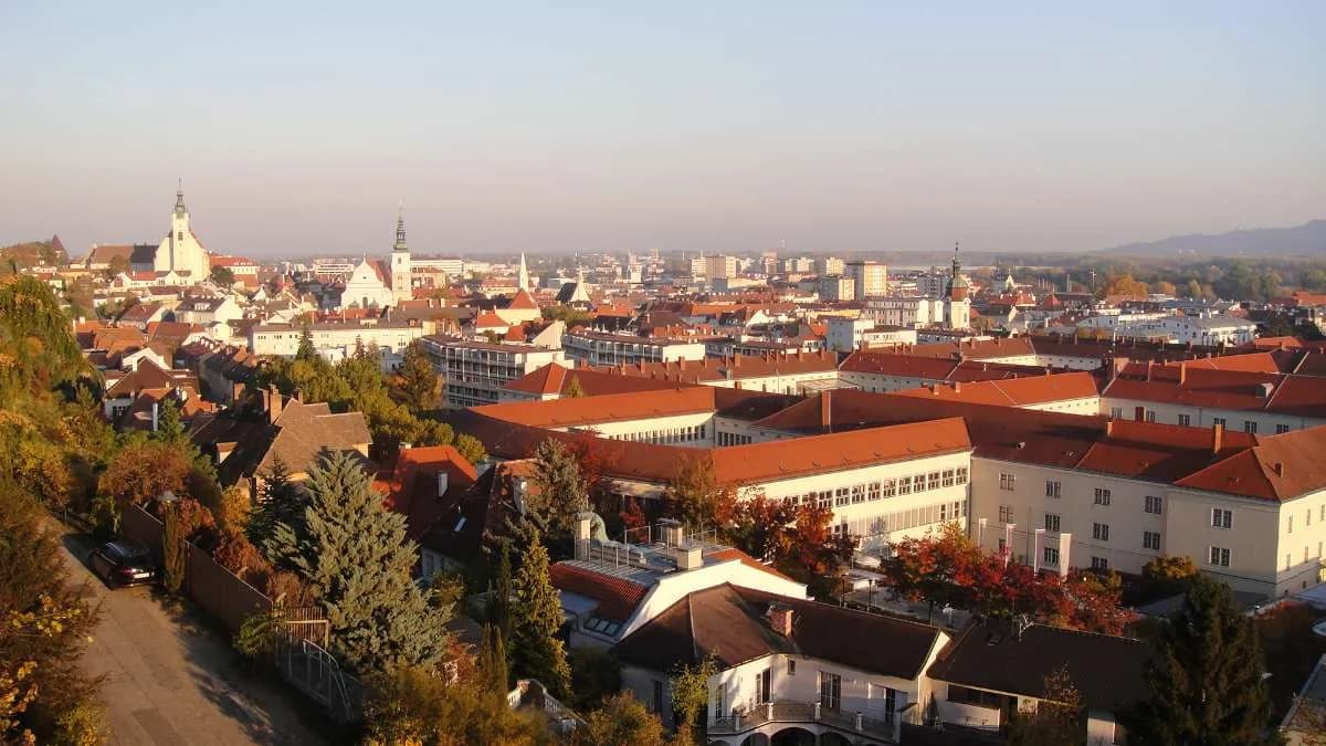 7-Zimmer-Haus mieten in Krems an der Donau – 180 m², € 2.200 – Bild 1 von 18