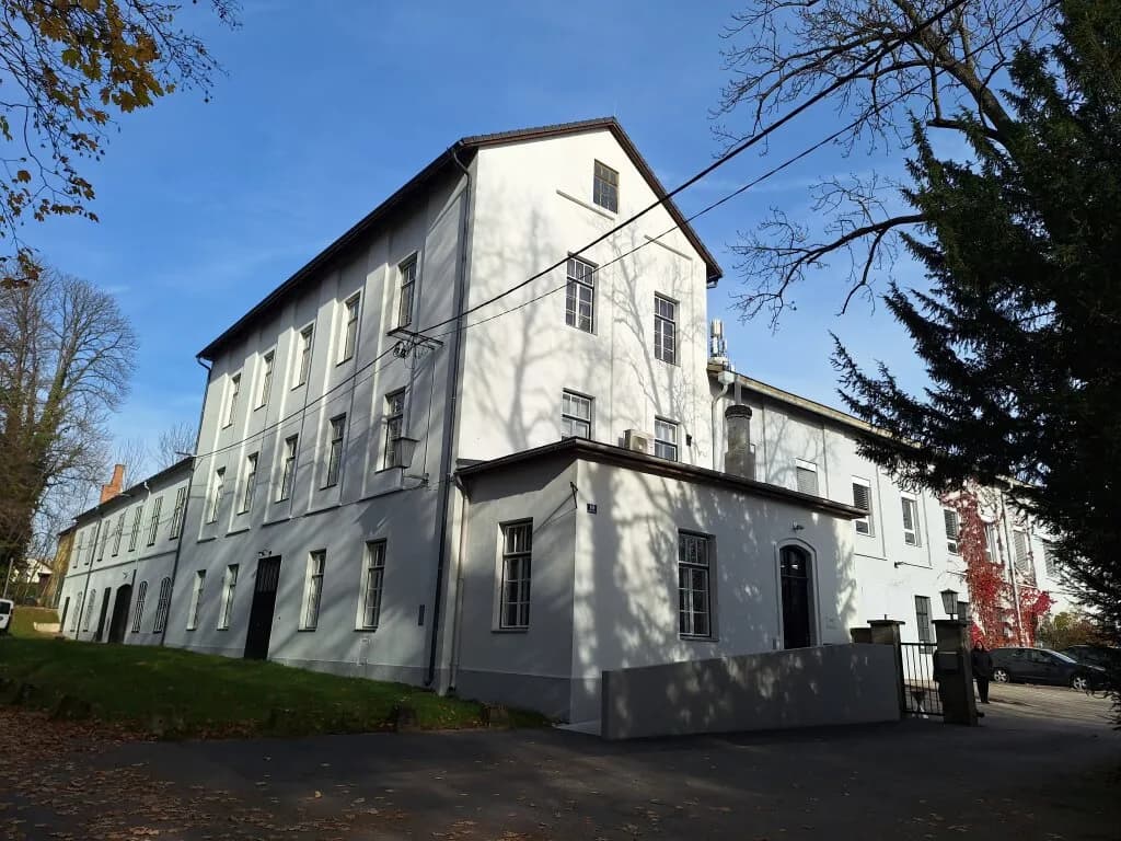 Gewerbeimmobilie mieten in Neunkirchen – 180 m², € 1.310 – Bild 1 von 14