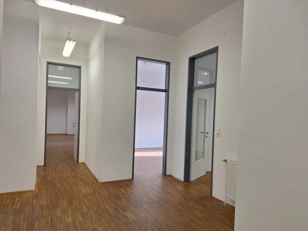 Gewerbeimmobilie mieten in Neunkirchen – 180 m², € 1.310 – Bild 3 von 14