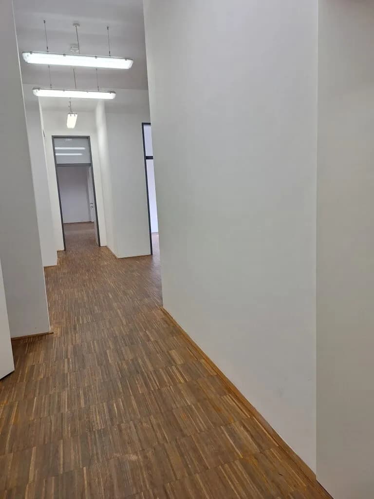 Gewerbeimmobilie mieten in Neunkirchen – 180 m², € 1.310 – Bild 4 von 14