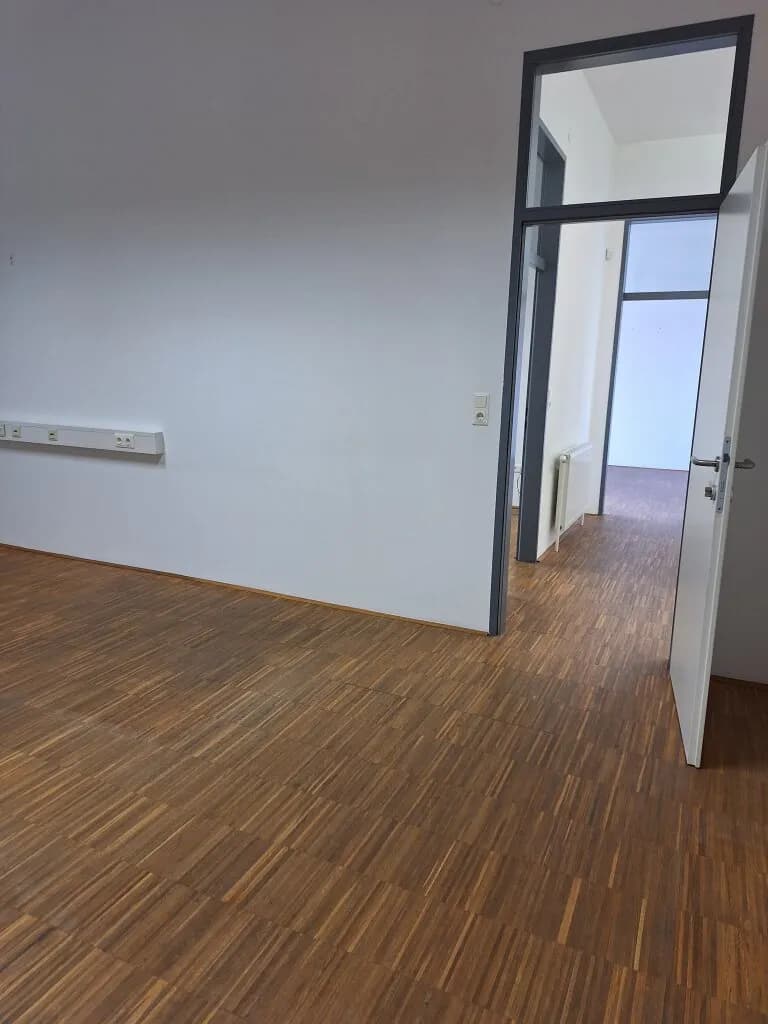 Gewerbeimmobilie mieten in Neunkirchen – 180 m², € 1.310 – Bild 10 von 14