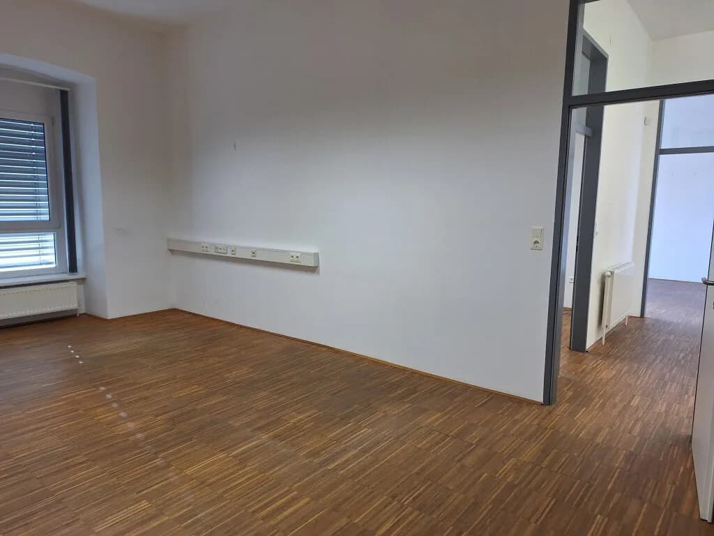 Gewerbeimmobilie mieten in Neunkirchen – 180 m², € 1.310 – Bild 11 von 14