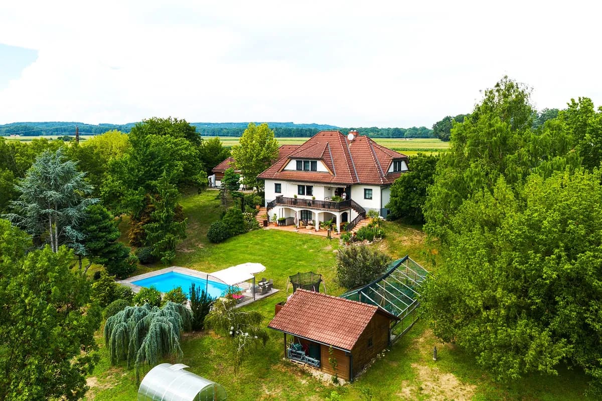 4-Zimmer-Immobilie kaufen in Südoststeiermark – 244 m², € 615.000 – Bild 1 von 30