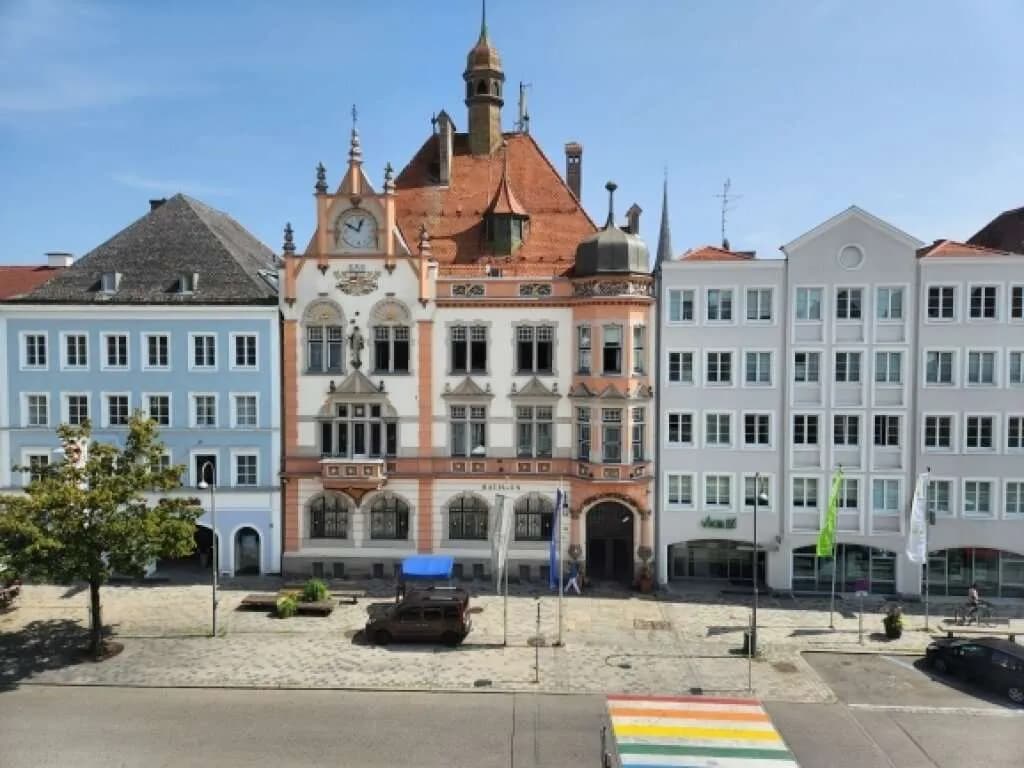3-Zimmer-Wohnung mieten in Braunau am Inn – 110,7 m², € 1.175 – Bild 1 von 11
