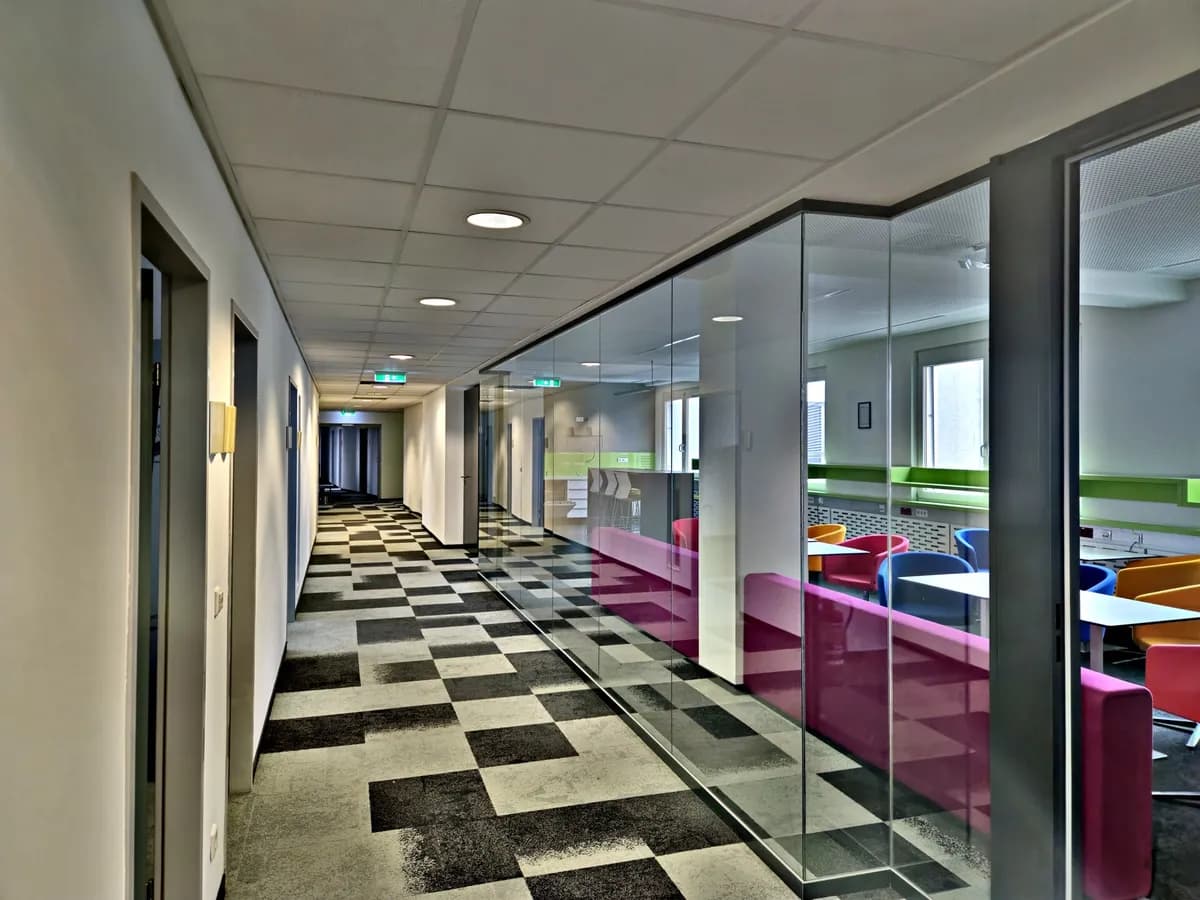Gewerbeimmobilie mieten in Wien – 242 m², € 4.882 – Bild 1 von 8