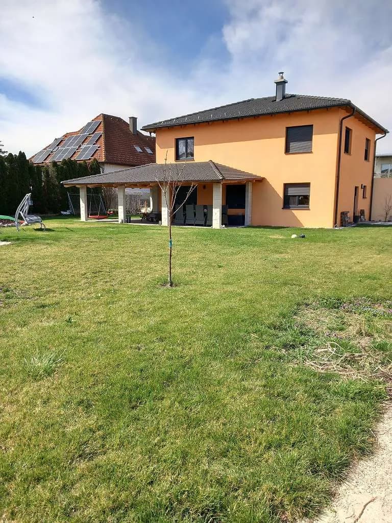 5-Zimmer-Haus mieten in Bruck an der Leitha – 163 m², € 2.500 – Bild 1 von 33