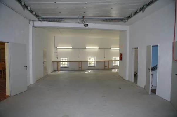 Gewerbeimmobilie mieten in Wels – 350 m², € 6 – Bild 2 von 4