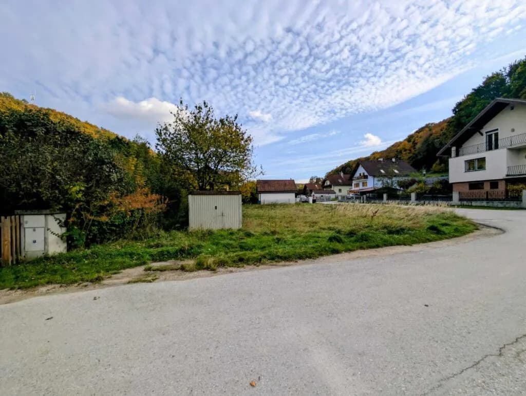 Grundstück kaufen in Mödling – 702 m², € 275.000 – Bild 1 von 2