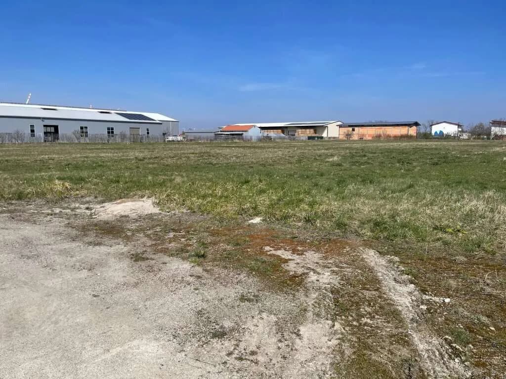 Immobilie kaufen in Gänserndorf – 12 500 m² – Bild 1 von 9
