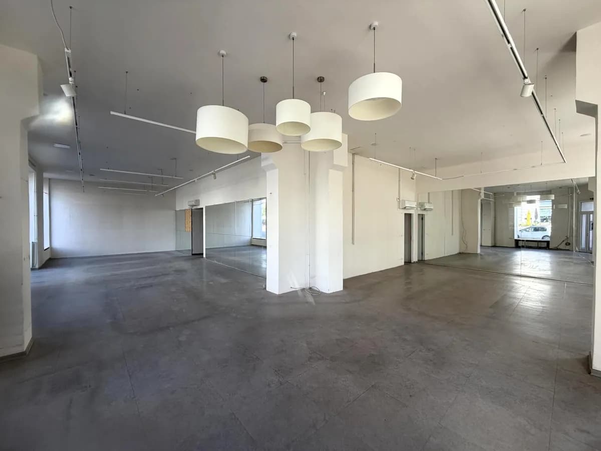 Gewerbeimmobilie mieten in Wien – 719 m², € 5.394