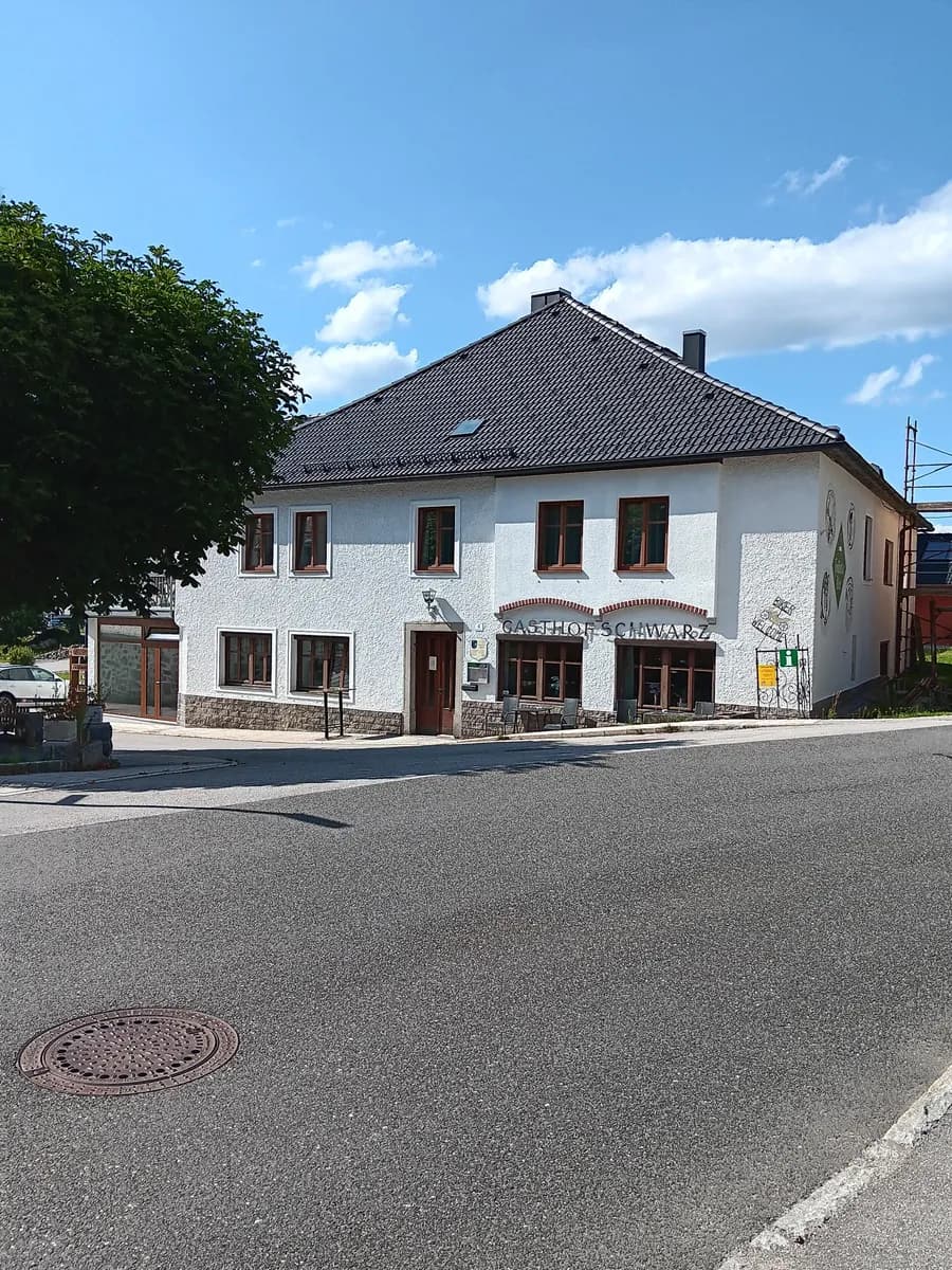 7-Zimmer-Gewerbeimmobilie mieten in Freistadt – 913 m², € 2.500 – Bild 1 von 9