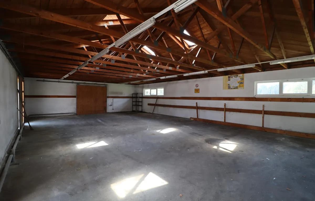 Gewerbeimmobilie mieten in Perg – 1 377 m², € 1.500 – Bild 2 von 4