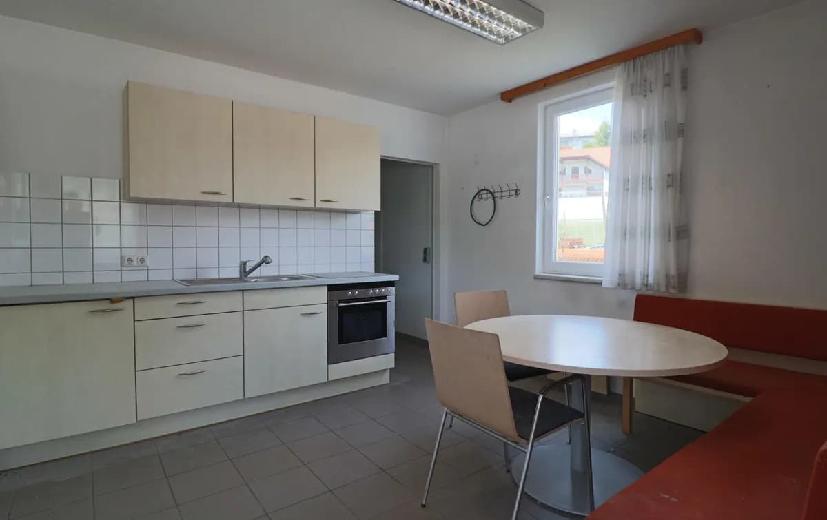 Gewerbeimmobilie mieten in Perg – 1 377 m², € 1.500 – Bild 4 von 4