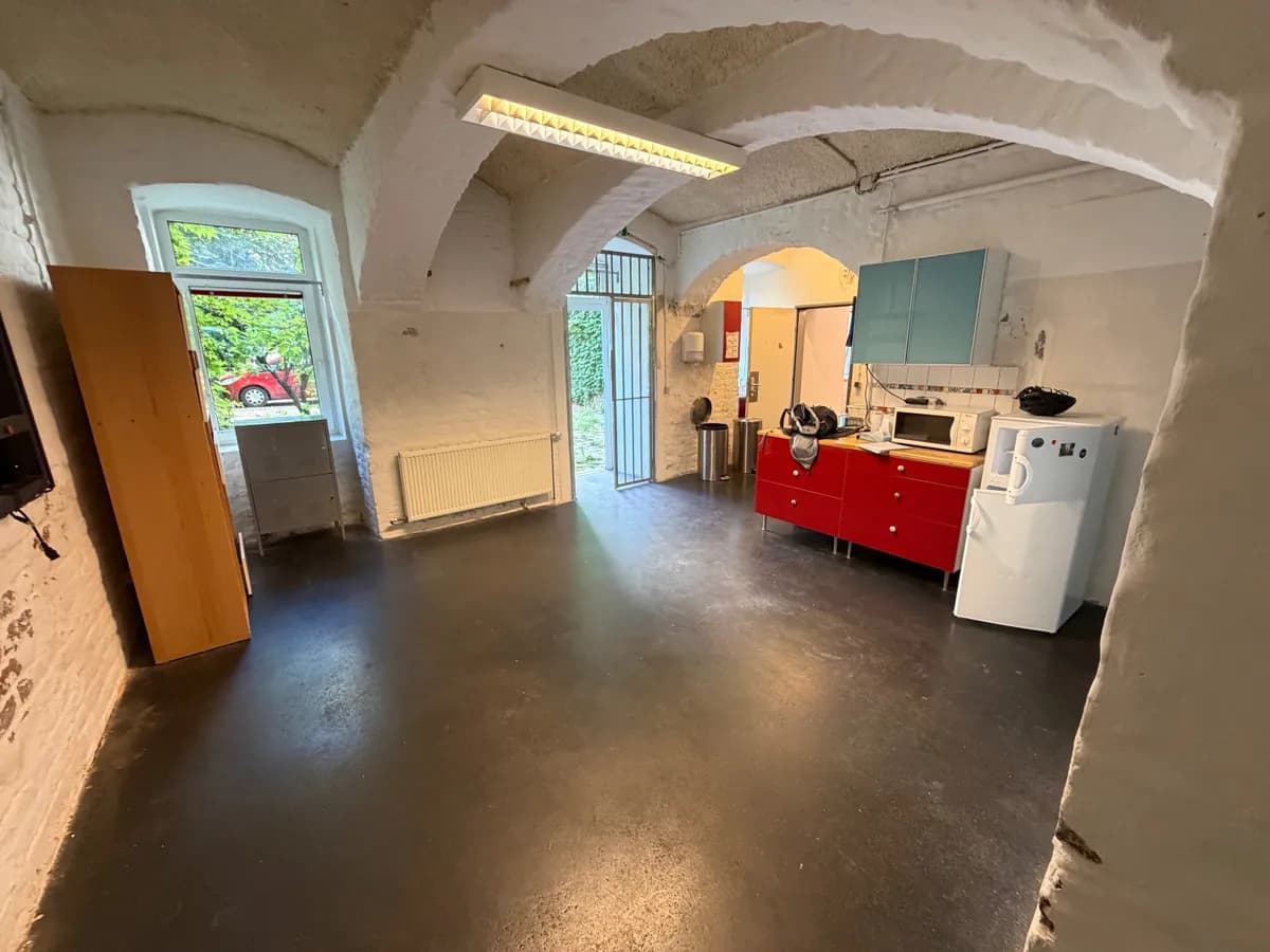Gewerbeimmobilie mieten in Wien – 150 m², € 2.500 – Bild 10 von 13