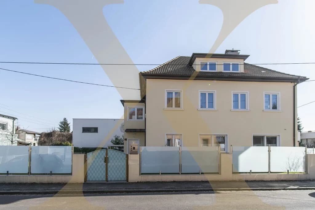 9-Zimmer-Haus mieten in Linz – 239,04 m², € 2.409 – Bild 1 von 22