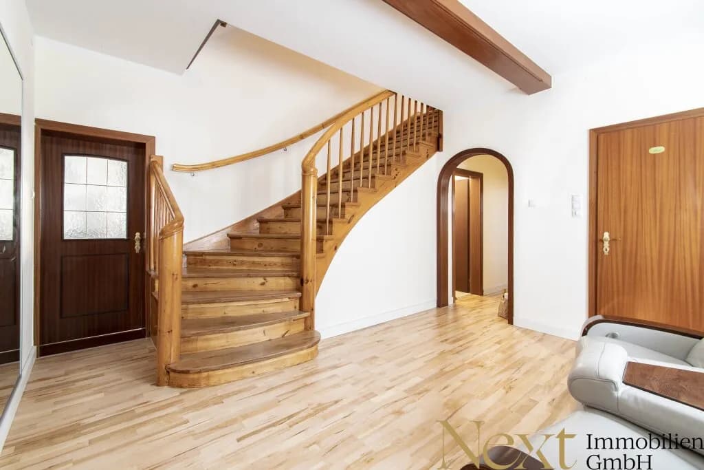 9-Zimmer-Haus mieten in Linz – 239,04 m², € 2.409 – Bild 3 von 22