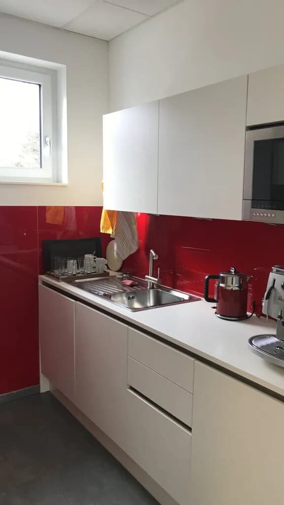 6-Zimmer-Gewerbeimmobilie mieten in Hallein – 251 m², € 4.864 – Bild 10 von 12