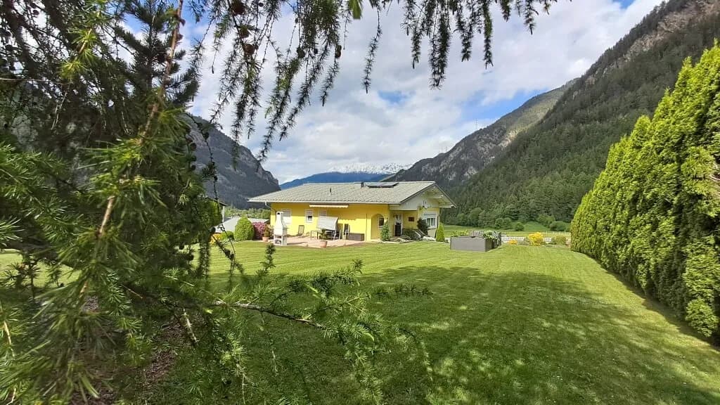5-Zimmer-Haus kaufen in Landeck – 224 m², € 728.000 – Bild 1 von 20