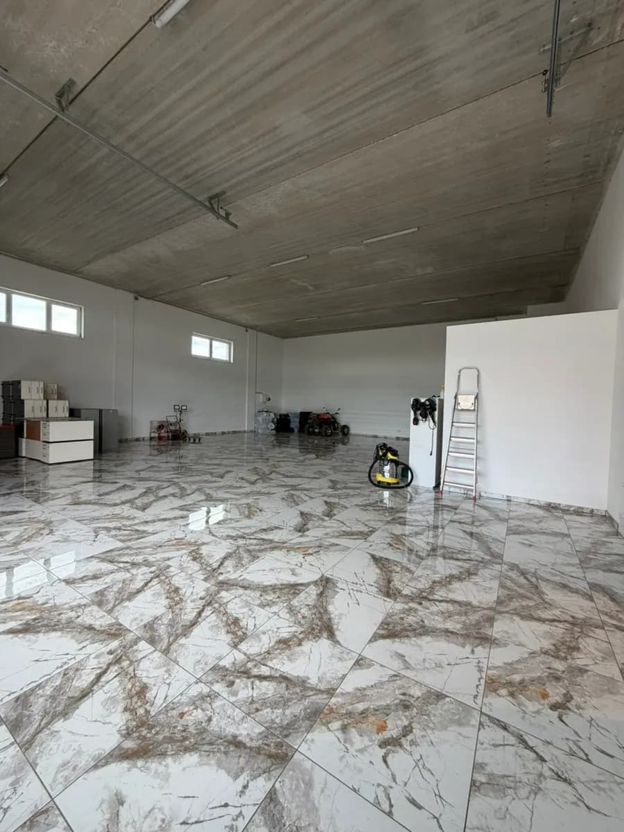 2-Zimmer-Gewerbeimmobilie mieten in Gänserndorf – 190 m², € 2.280 – Bild 1 von 5