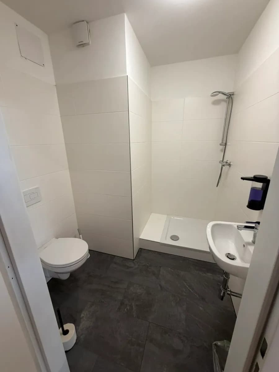 2-Zimmer-Gewerbeimmobilie mieten in Gänserndorf – 190 m², € 2.280 – Bild 2 von 5