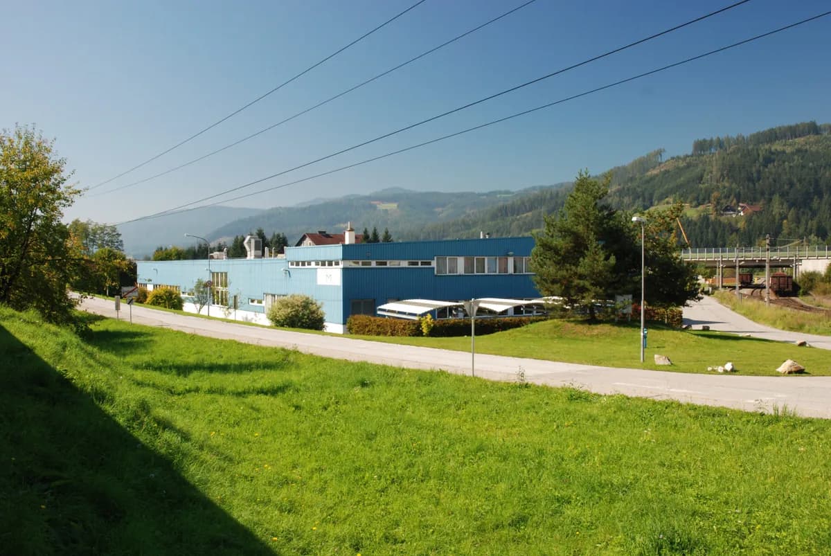 Gewerbeimmobilie mieten in Bruck-Mürzzuschlag – 2 271 m², € 13.350 – Bild 1 von 14