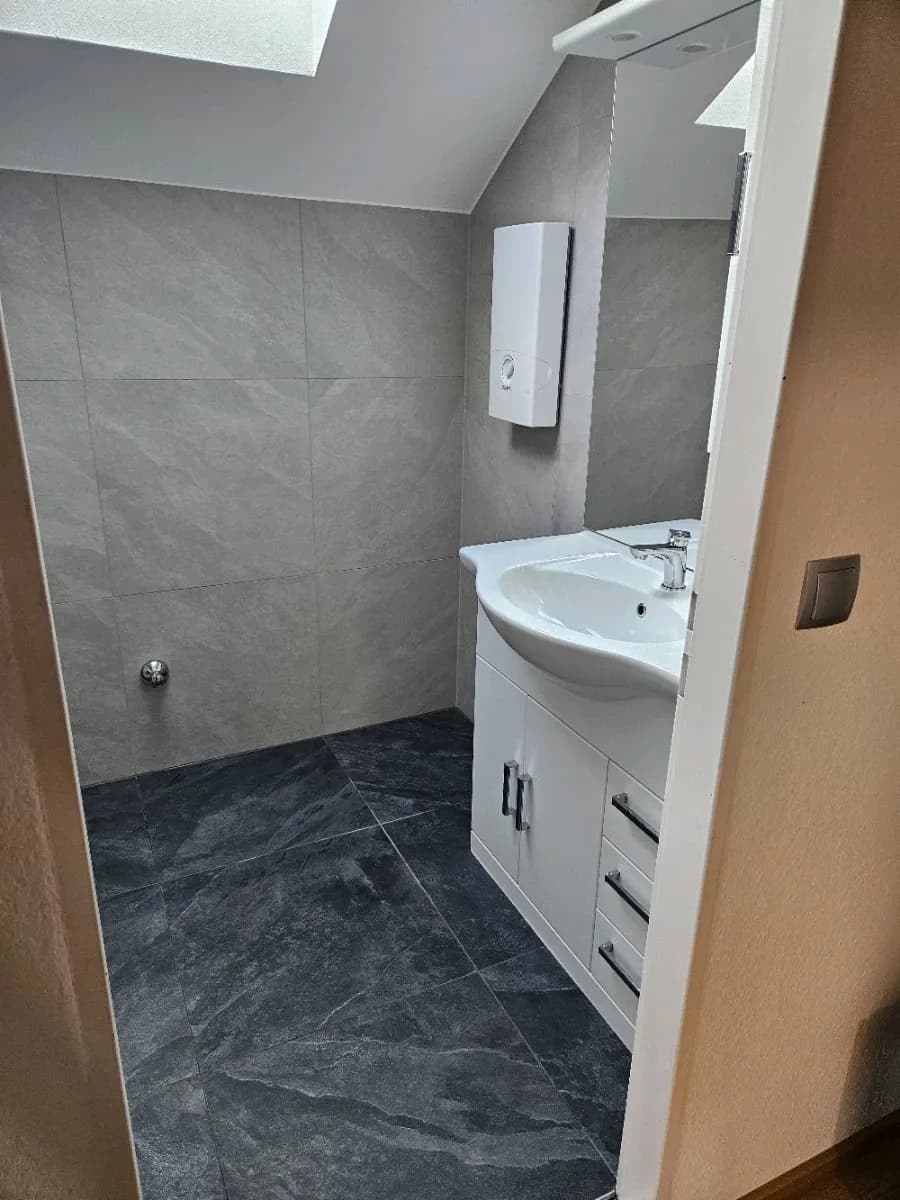 3-Zimmer-Wohnung mieten in Gmunden – 60 m², € 980 – Bild 2 von 8