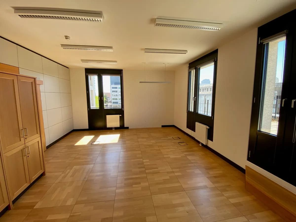 Gewerbeimmobilie mieten in Wien – 293 m², € 6.417