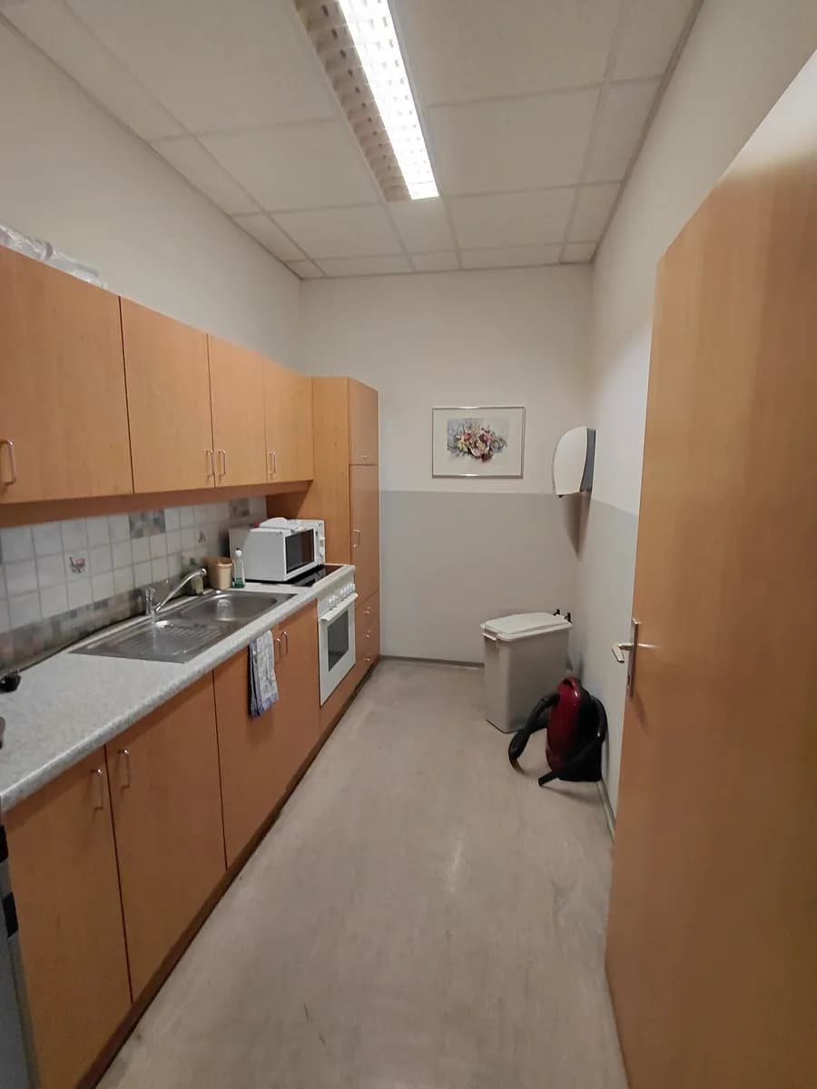 10-Zimmer-Gewerbeimmobilie mieten in Bruck-Mürzzuschlag – 289 m², € 2.486 – Bild 6 von 17