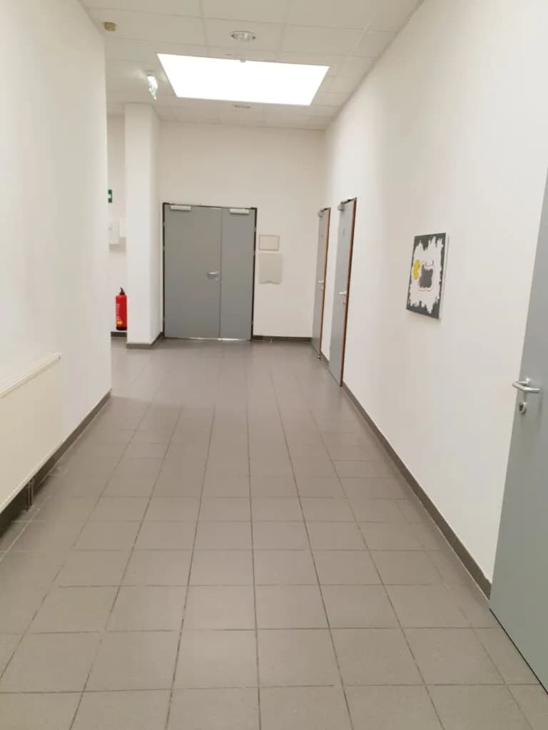 1-Zimmer-Gewerbeimmobilie mieten in Baden – 48 m², € 654 – Bild 3 von 5