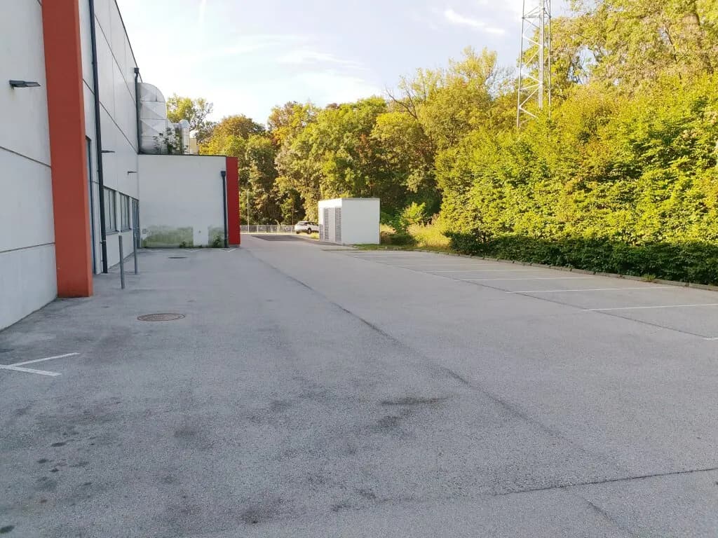 1-Zimmer-Gewerbeimmobilie mieten in Baden – 48 m², € 654 – Bild 4 von 5