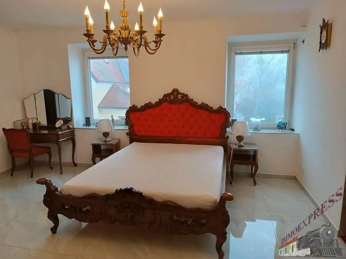 4-Zimmer-Haus kaufen in Hollabrunn – 270 m², € 325.000 – Bild 2 von 19