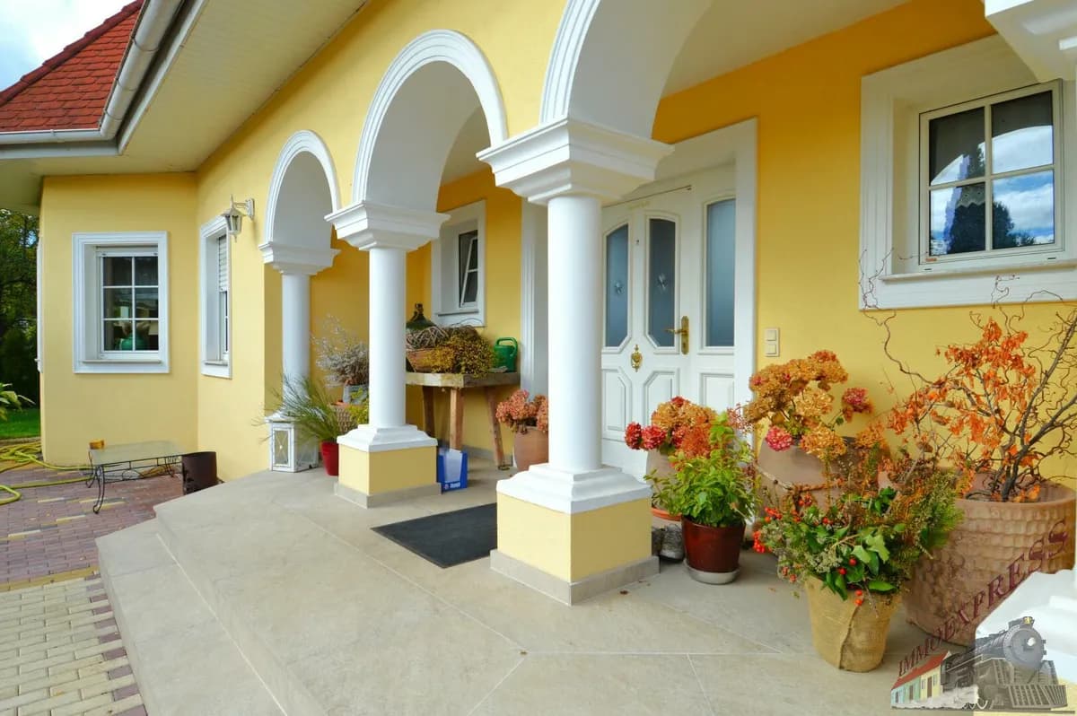 6-Zimmer-Haus kaufen in Neunkirchen – 200 m², € 849.000 – Bild 1 von 45