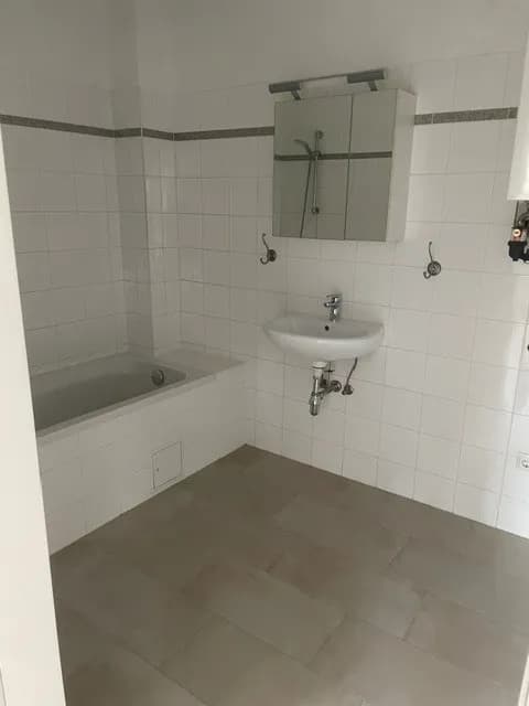 2-Zimmer-Immobilie mieten in Baden – 55 m², € 749 – Bild 6 von 8