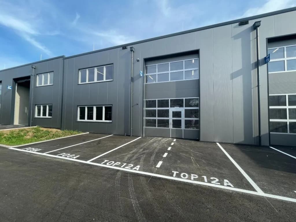 Gewerbeimmobilie mieten in Vöcklabruck – 122 m², € 1.250 – Bild 1 von 18