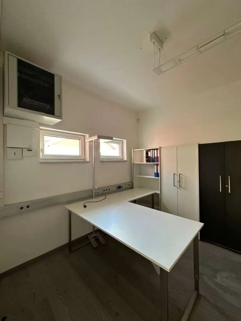 Gewerbeimmobilie mieten in Wiener Neustadt Land – 1 000 m², € 3 – Bild 9 von 18