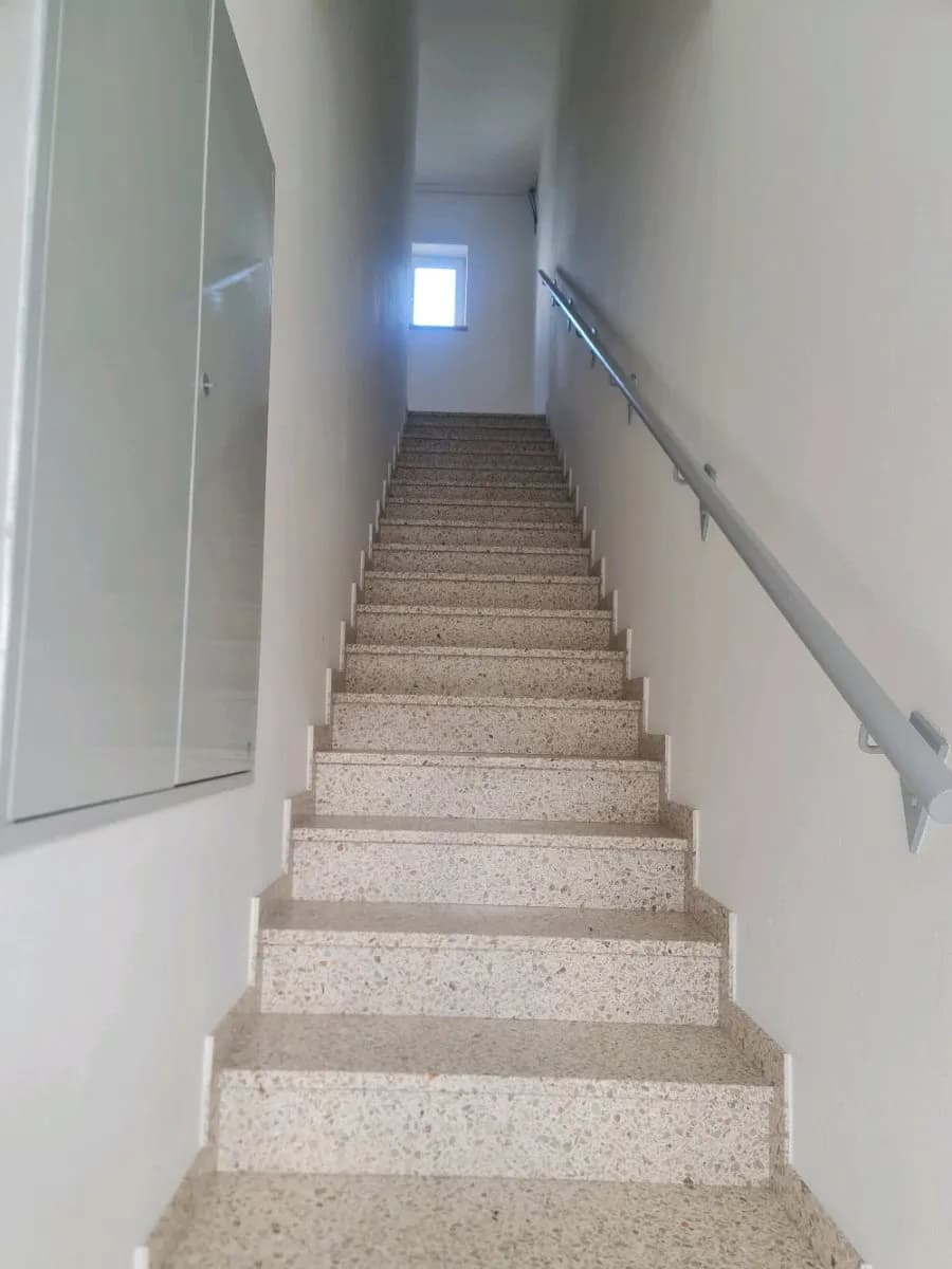 2-Zimmer-Gewerbeimmobilie mieten in Schwaz – 70 m², € 700 – Bild 2 von 10