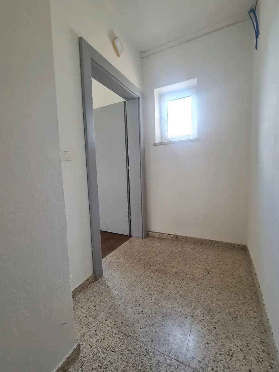2-Zimmer-Gewerbeimmobilie mieten in Schwaz – 70 m², € 700 – Bild 3 von 10