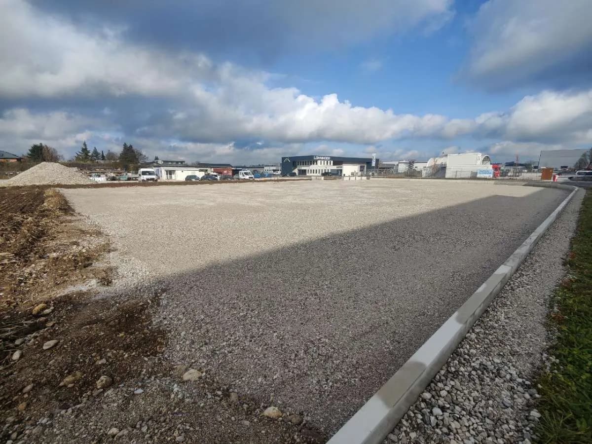 Immobilie mieten in Gmunden – 2 200 m² – Bild 1 von 8