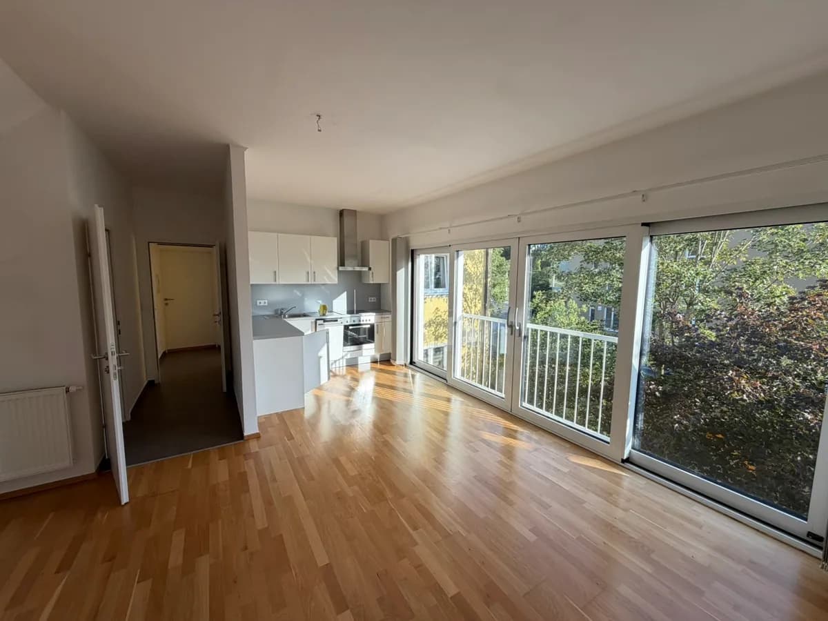 1-Zimmer-Wohnung mieten in Linz – 56 m², € 859 – Bild 2 von 10