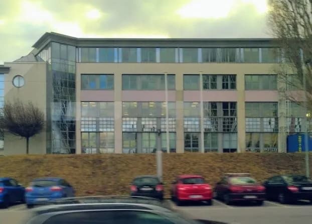 Gewerbeimmobilie mieten in Bruck an der Leitha – 2 653 m², € 10