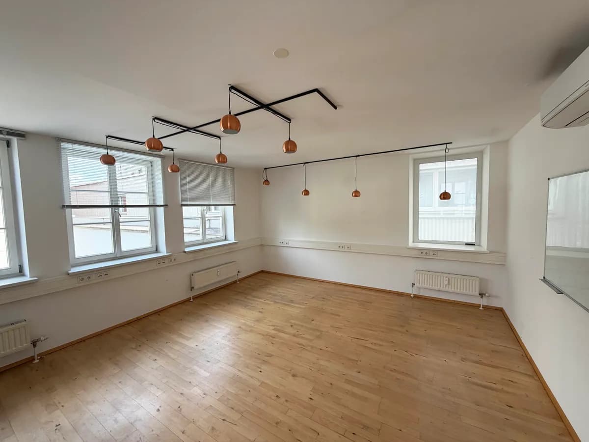 8-Zimmer-Gewerbeimmobilie mieten in Innsbruck – 215 m², € 5.664 – Bild 7 von 9
