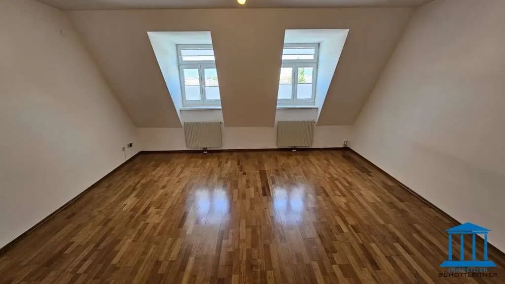 2-Zimmer-Wohnung mieten in Wiener Neustadt – 81 m², € 878