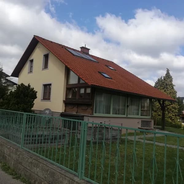 6-Zimmer-Haus kaufen in Neunkirchen – 135 m², € 489.000 – Bild 1 von 29