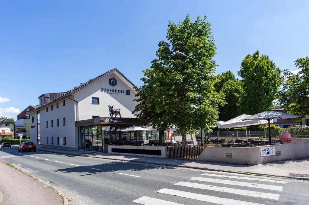 25-Zimmer-Gewerbeimmobilie mieten in Salzburg-Umgebung – 877 m²