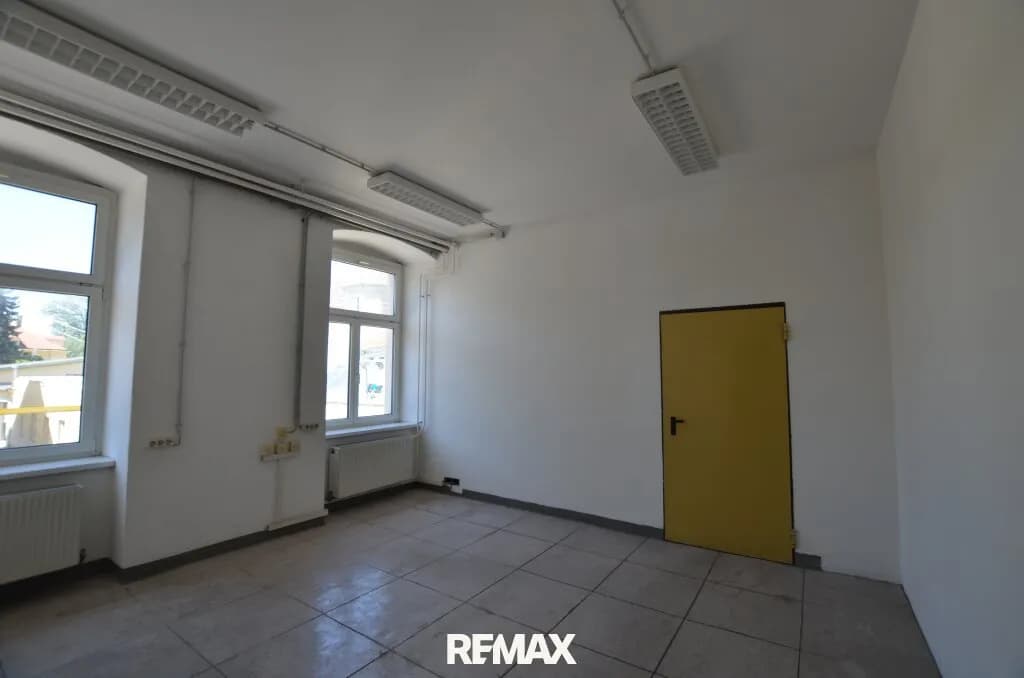 1-Zimmer-Gewerbeimmobilie mieten in Bruck an der Leitha – 20 m², € 123 – Bild 4 von 4