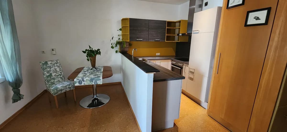 1-Zimmer-Wohnung mieten in Innsbruck-Land – 28 m², € 760 – Bild 1 von 8