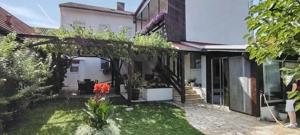 8-Zimmer-Gewerbeimmobilie kaufen in Neusiedl am See – 239 m², € 590.000 – Bild 1 von 34