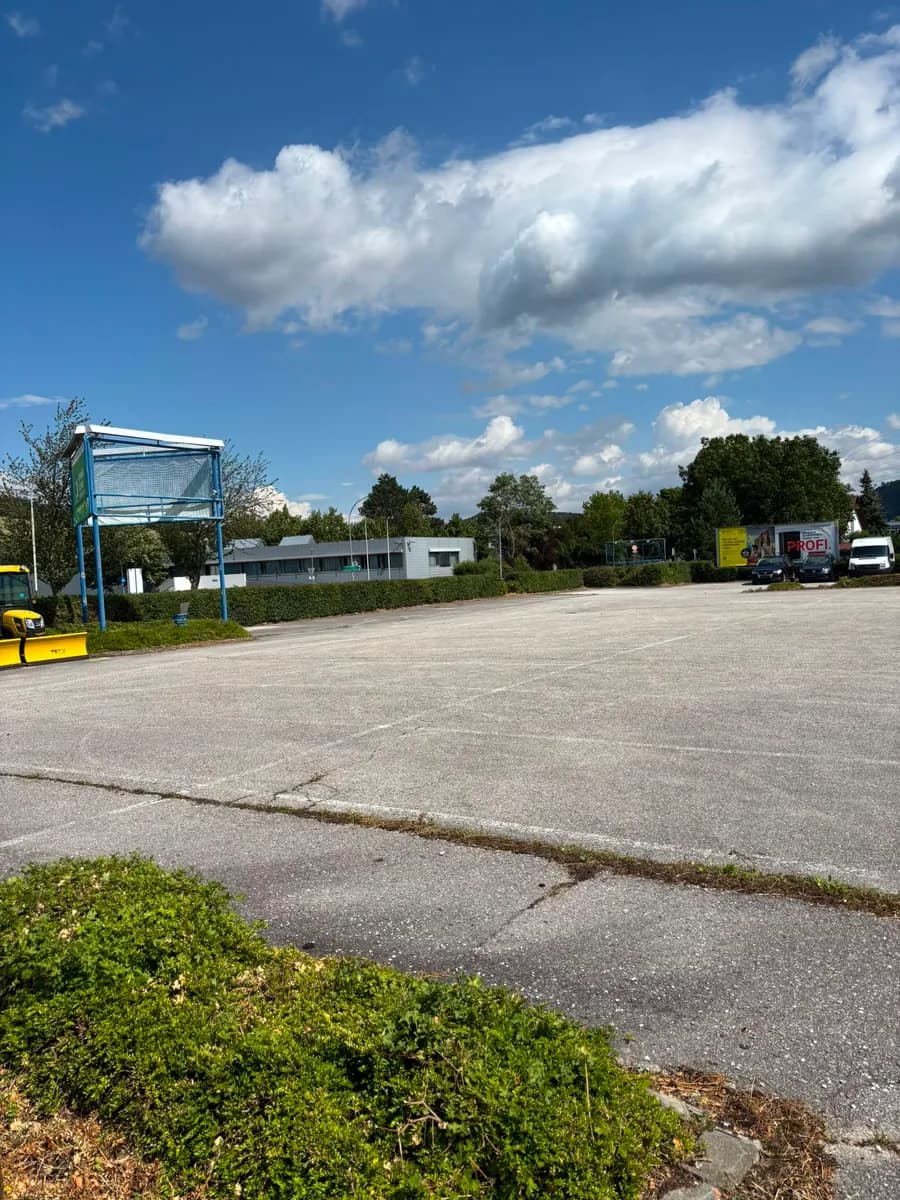 Immobilie kaufen in Baden – 1 500 m², € 200 – Bild 3 von 4